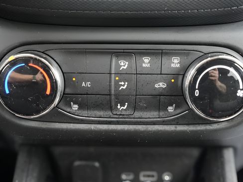 Used 2023 Chevrolet TrailBlazer LT FWD image 32