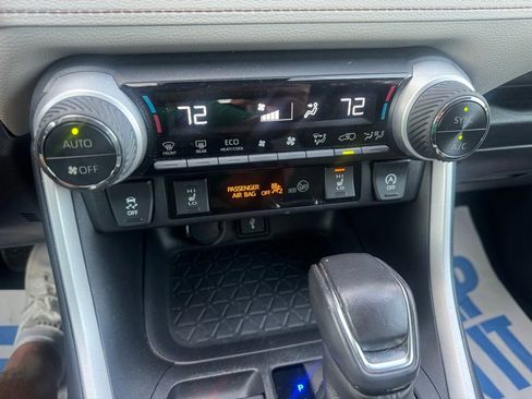 Used 2021 Toyota RAV4 XLE Premium image 21