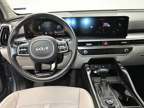 Used 2024 Kia Sorento S FWD image 16