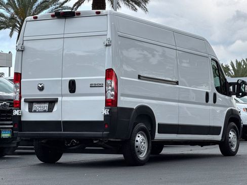 Used 2023 RAM ProMaster 2500 FWD image 3