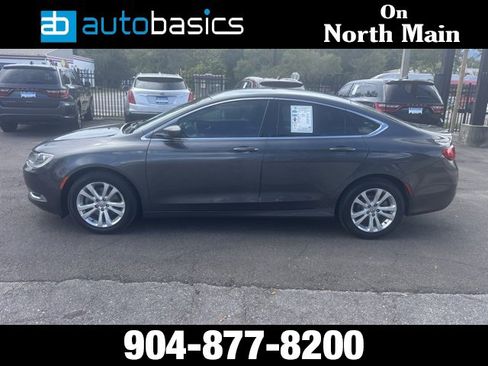 Used 2015 Chrysler 200 Limited image 2