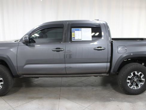 Used 2020 Toyota Tacoma TRD Off-Road w/ TRD Premium Off Road Package AWD/4WD image 6