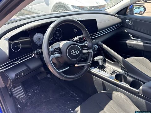 Certified 2025 Hyundai Elantra SEL FWD image 6