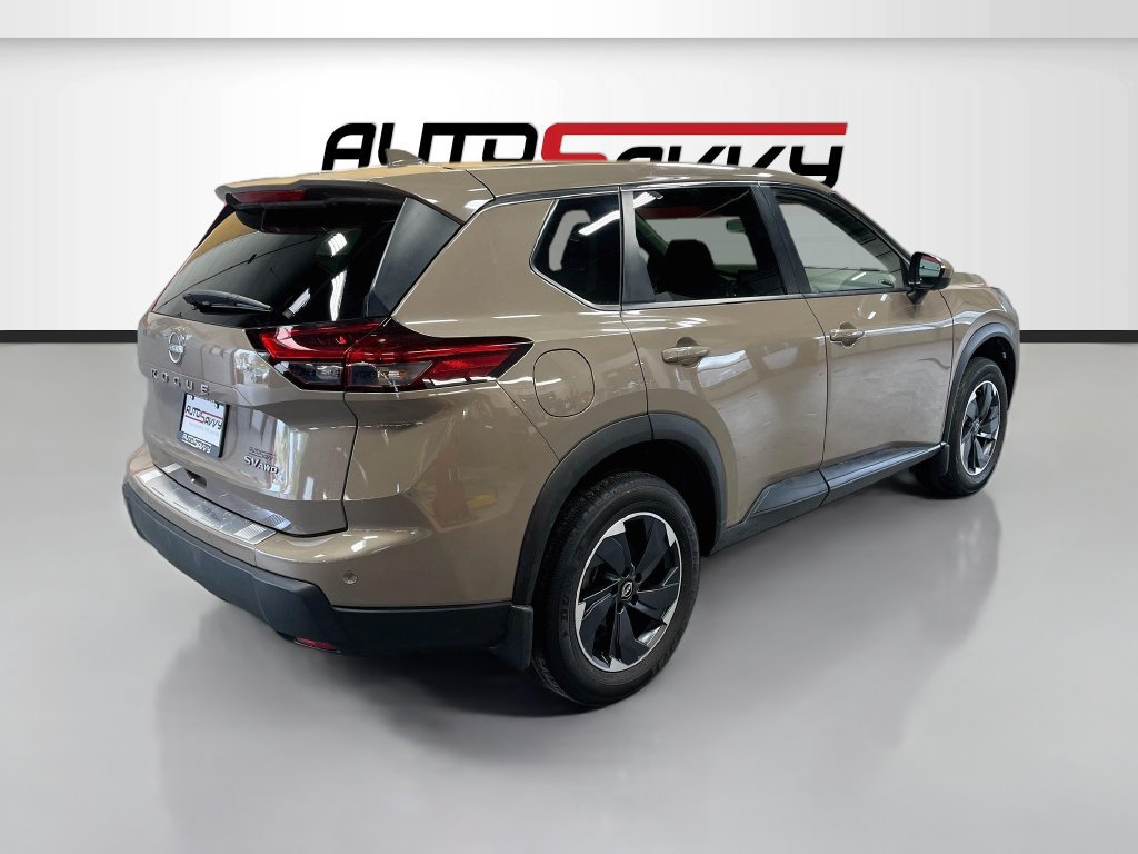 Used 2024 Nissan Rogue SV AWD/4WD image 7