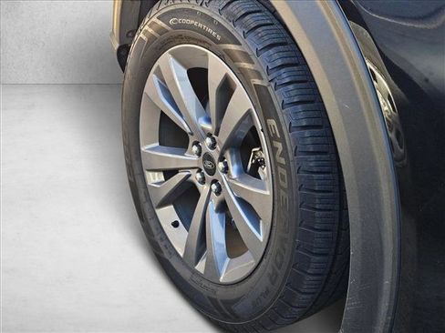 Used 2021 Ford Explorer XLT w/ Equipment Group 202A image 12