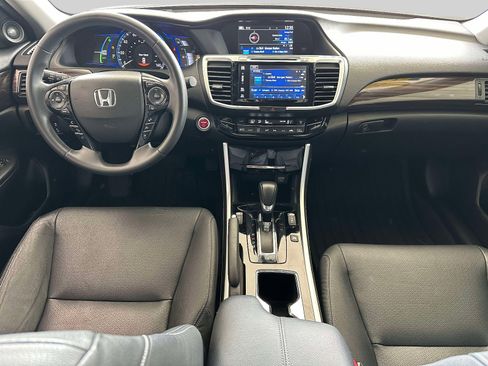Used 2017 Honda Accord Touring image 12