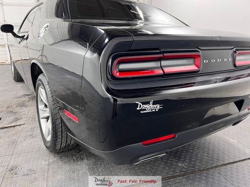 Used 2016 Dodge Challenger SXT image 13
