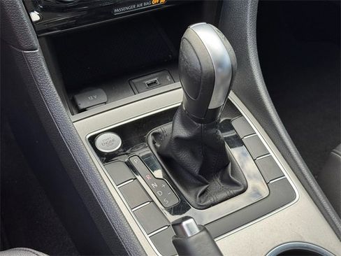 Certified 2022 Volkswagen Passat 2.0T R-Line image 24