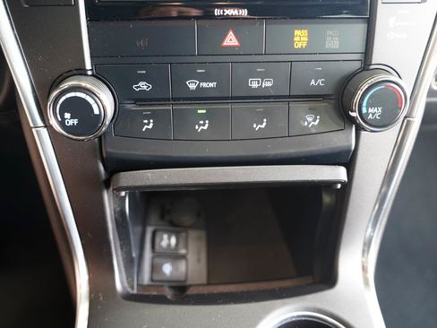 Used 2016 Toyota Camry SE FWD image 22