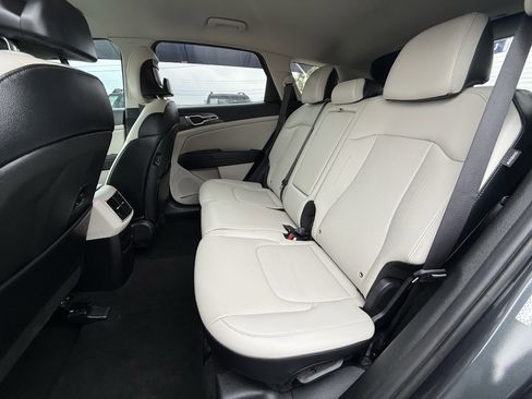 Used 2024 Kia Sportage EX image 13