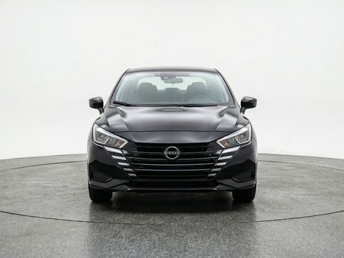 Used 2025 Nissan Versa SV image 2
