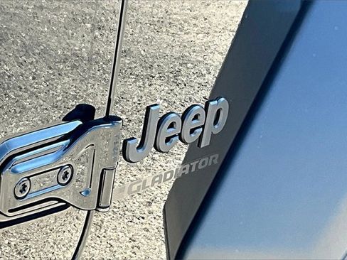 Used 2023 Jeep Gladiator Sport image 34
