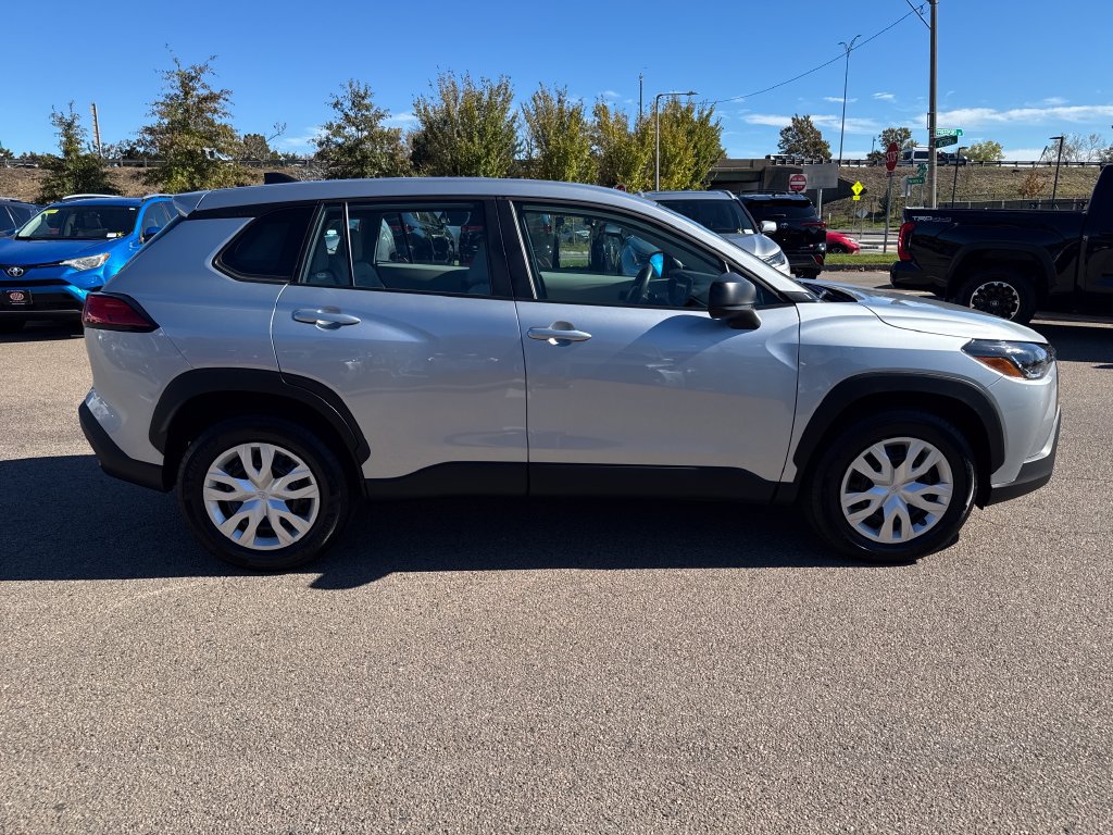 Used 2024 Toyota Corolla Cross L AWD/4WD image 9