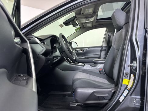 Used 2019 Toyota RAV4 XLE image 4