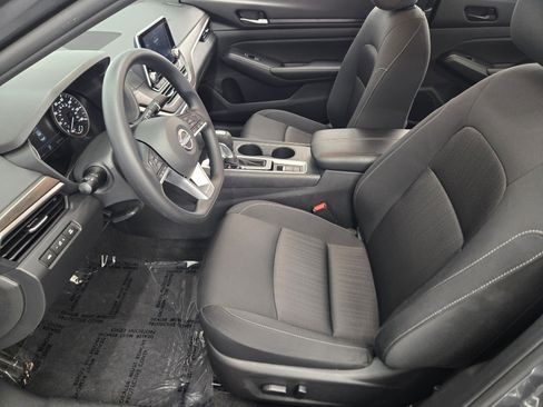 Used 2025 Nissan Altima 2.5 SV image 12