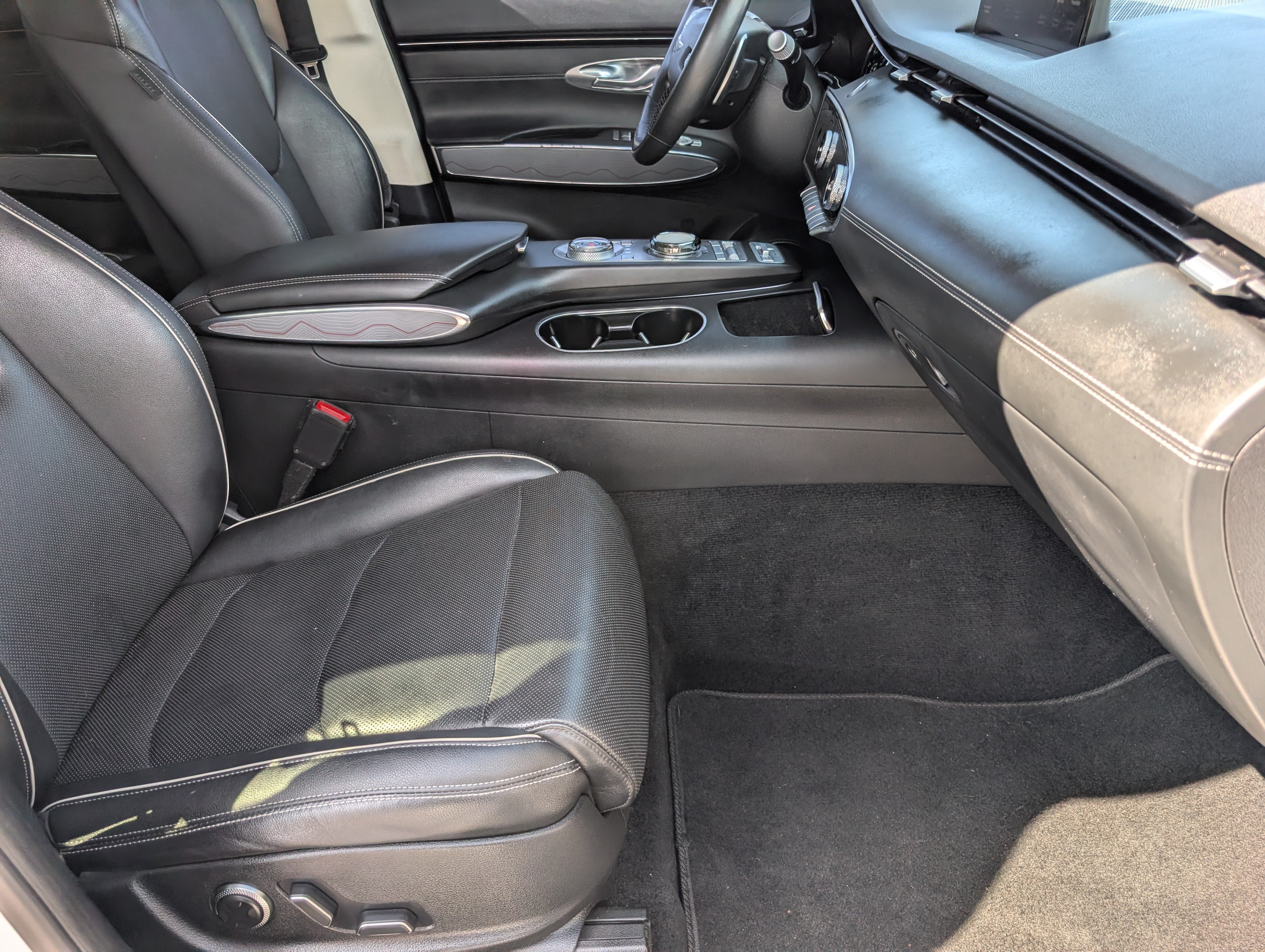 Used 2022 Genesis GV70 2.5T w/ Advanced Package AWD/4WD image 30