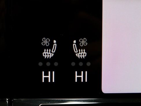 Used 2025 Volkswagen Atlas SE image 4