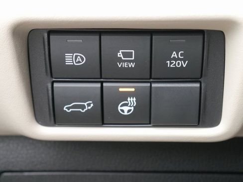 Used 2024 Toyota Highlander Platinum image 33