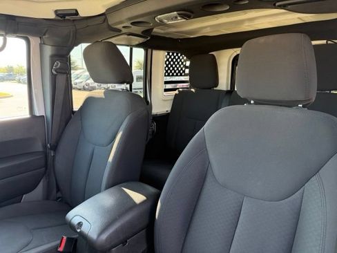 Used 2018 Jeep Wrangler Unlimited Sport S AWD/4WD image 11