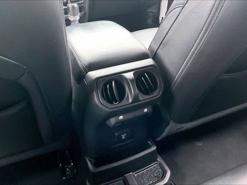 Used 2022 Jeep Wrangler Unlimited Sahara 4xe image 10