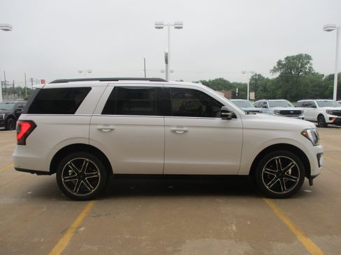 Used 2019 Ford Expedition Limited w/ Equipment Group 303A RWD image 9