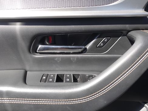 Used 2024 MAZDA CX-90 Plug-In Hybrid w/ Preferred AWD/4WD image 17