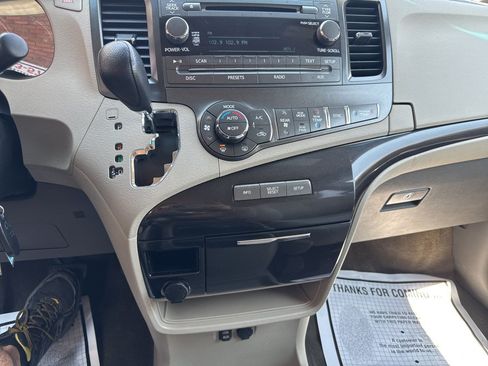 Used 2013 Toyota Sienna LE FWD image 26