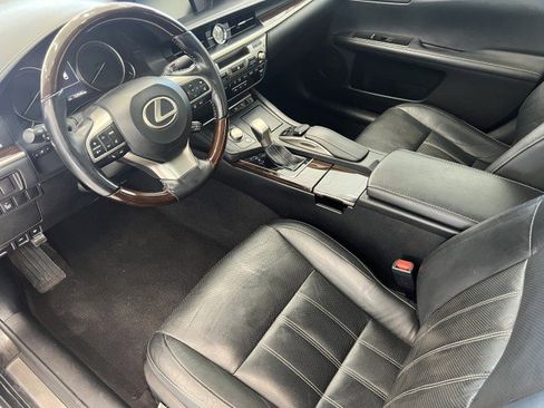 Used 2016 Lexus ES 350 w/ Luxury Package w/Wood Trim image 11