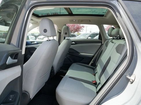Certified 2023 Volkswagen Taos SE w/ Panoramic Sunroof Package AWD/4WD image 17