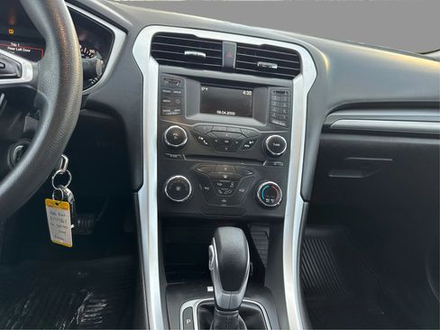 Used 2016 Ford Fusion SE FWD image 15