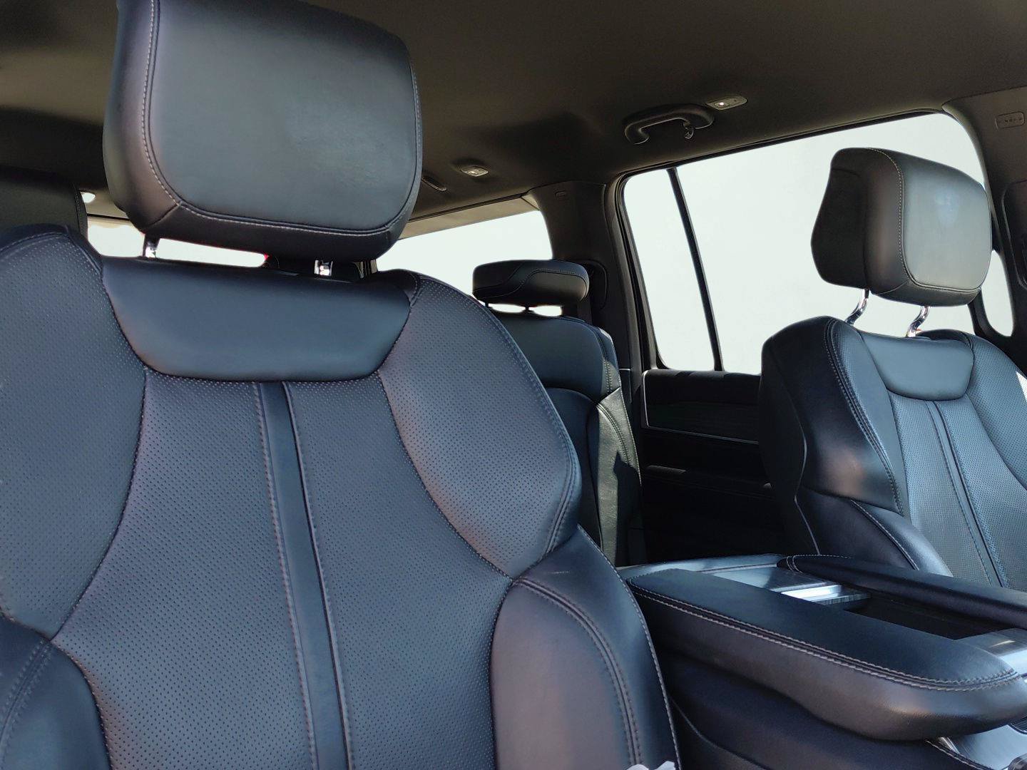 Used 2023 Jeep Wagoneer Series II AWD/4WD image 15