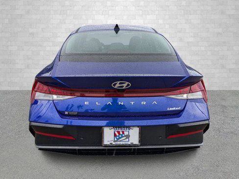 New 2025 Hyundai Elantra Limited FWD image 3