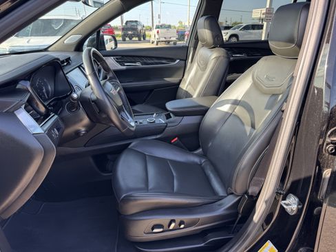 Used 2025 Cadillac XT6 Premium Luxury FWD image 24