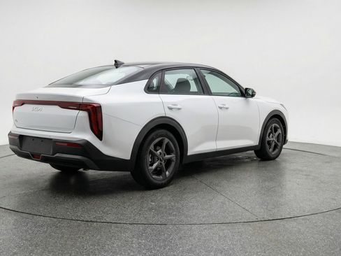 Used 2025 Kia K4 FWD image 9