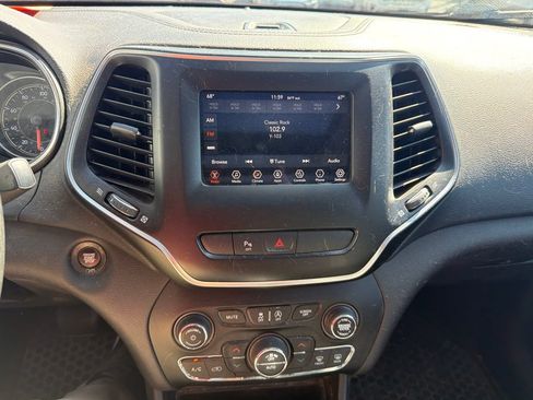 Used 2019 Jeep Cherokee Latitude Plus w/ Comfort/Convenience Group AWD/4WD image 10