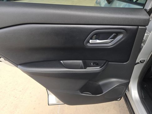 Used 2025 Nissan Rogue SV FWD image 14