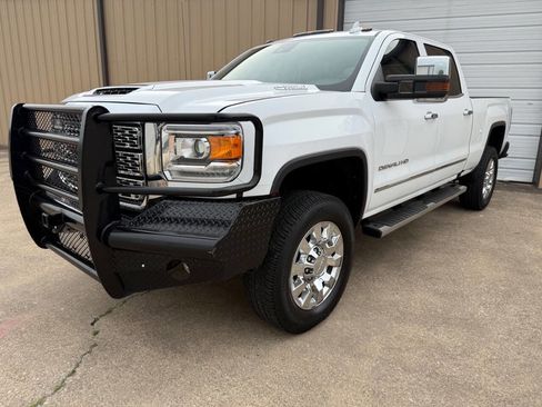 Used 2019 GMC Sierra 2500 Denali w/ Duramax Plus Package AWD/4WD image 11