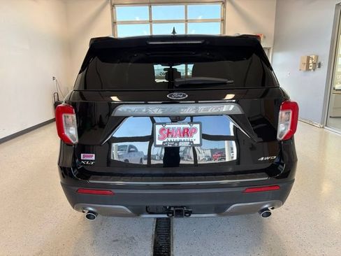 Used 2024 Ford Explorer XLT w/ Equipment Group 202A AWD/4WD image 8