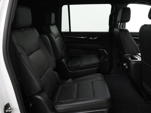 Used 2022 GMC Yukon XL Denali image 12