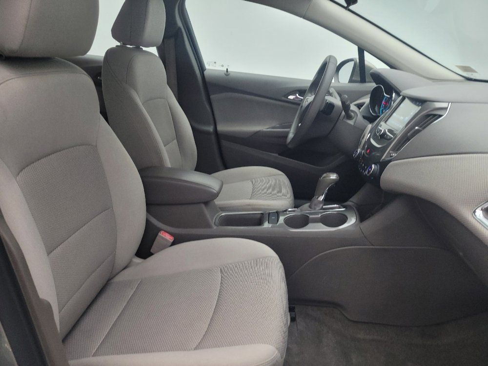 Used 2018 Chevrolet Cruze LT w/ Convenience Package FWD image 21