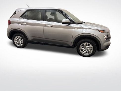 Certified 2026 Hyundai Venue SE FWD image 4