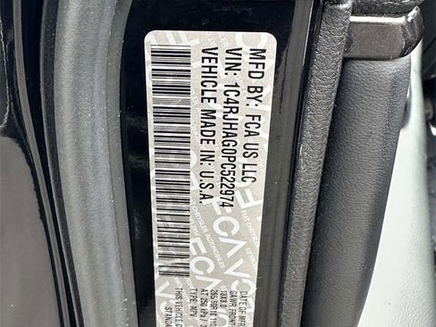 Used 2023 Jeep Grand Cherokee Laredo w/ Luxury Tech Group I image 28