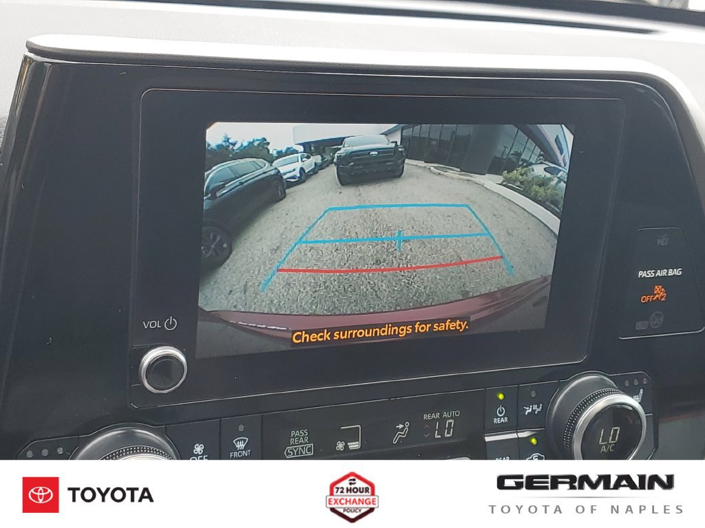 Used 2024 Toyota Highlander XLE FWD image 27