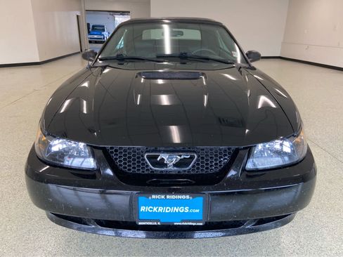 Used 2002 Ford Mustang Deluxe image 2