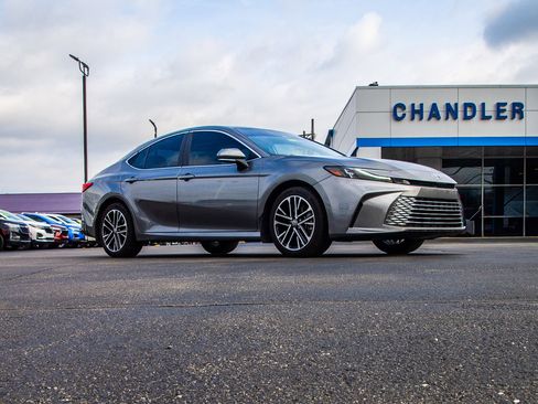 Used 2026 Toyota Camry XLE image 9