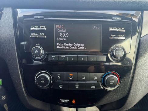 Used 2016 Nissan Rogue S image 13