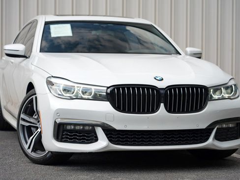 Used 2019 BMW 740i w/ M Sport Package RWD image 2