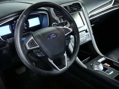 Used 2017 Ford Fusion SE w/ Equipment Group 202A AWD/4WD image 19