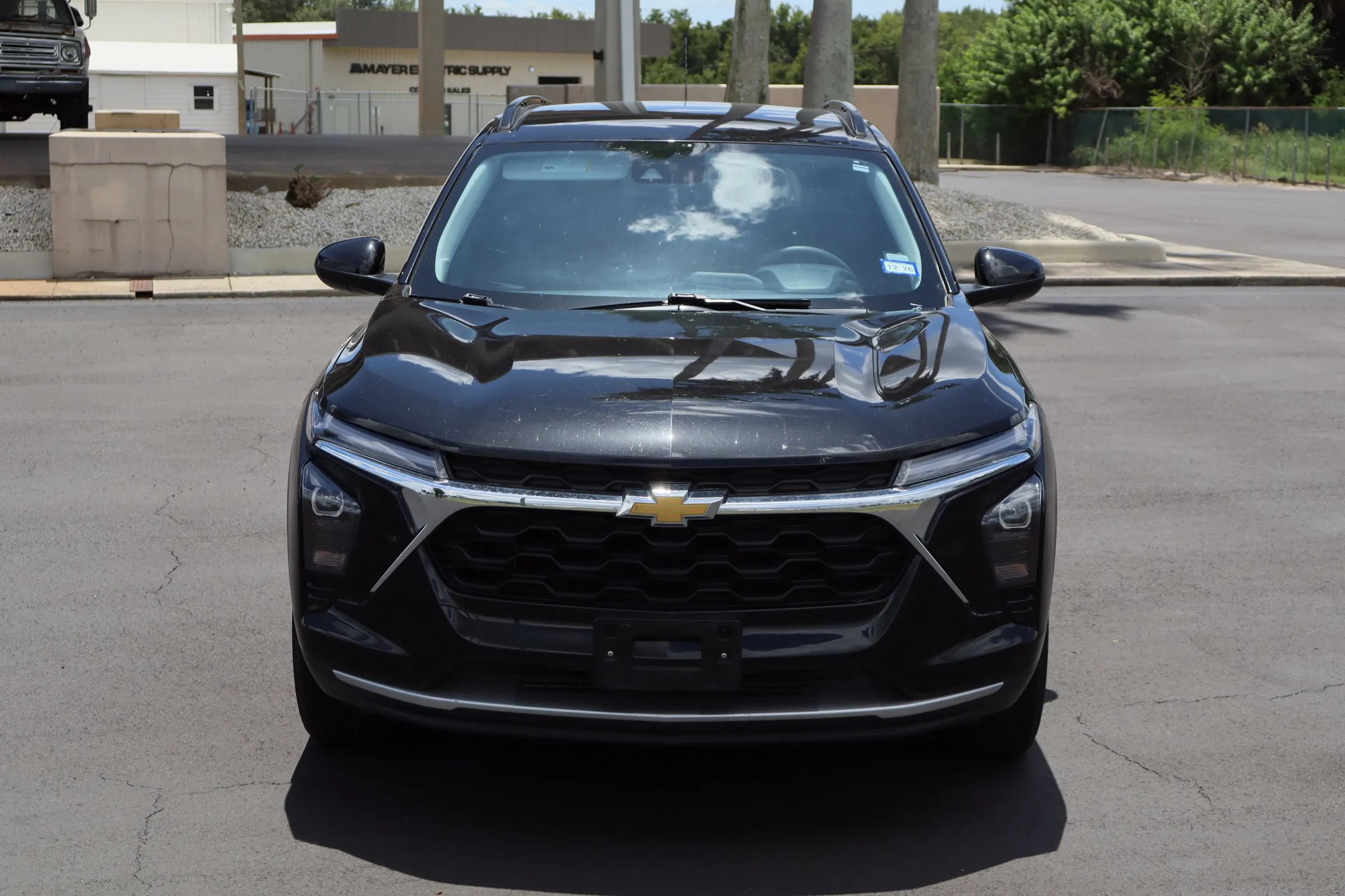 Used 2025 Chevrolet Trax LT FWD image 2