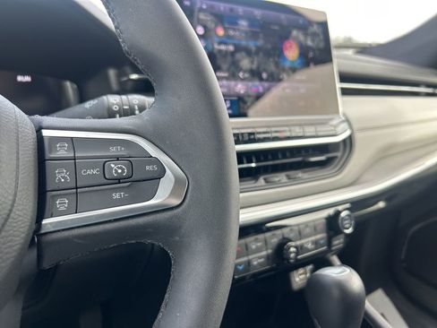 Used 2025 Jeep Compass Limited w/ Elite Group image 11